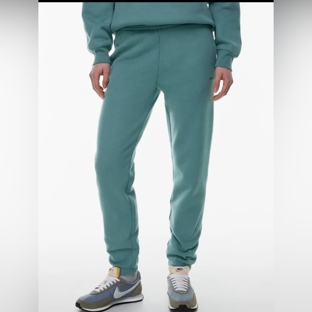 Aritzia New Cozy Fleece Perfect Sweatpant